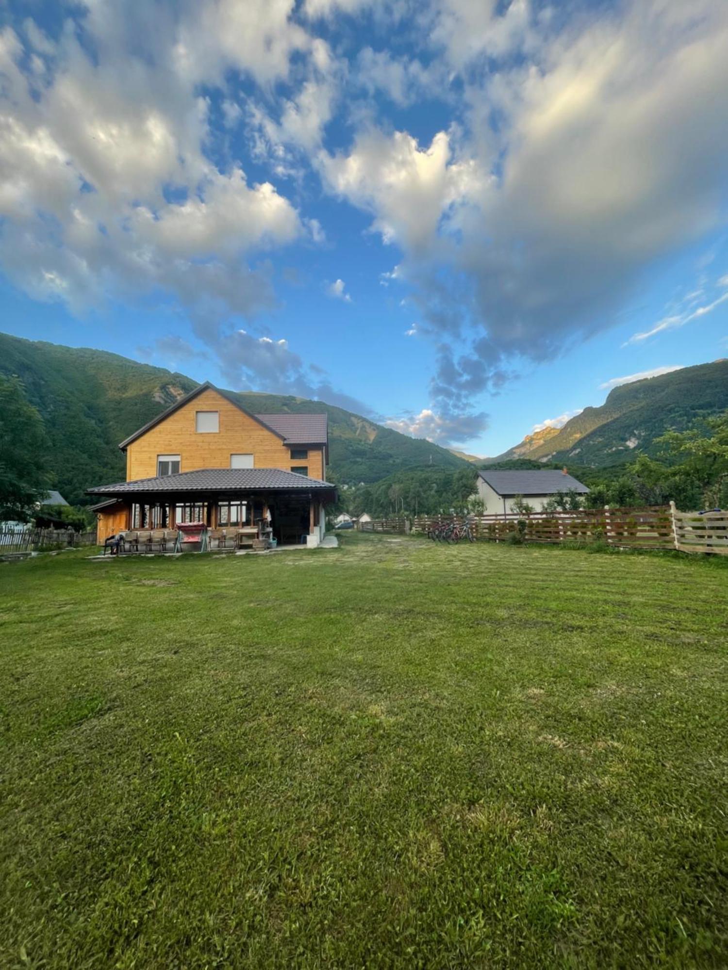 Riverside Guesthouse & Sauna Vuthaj Exterior foto